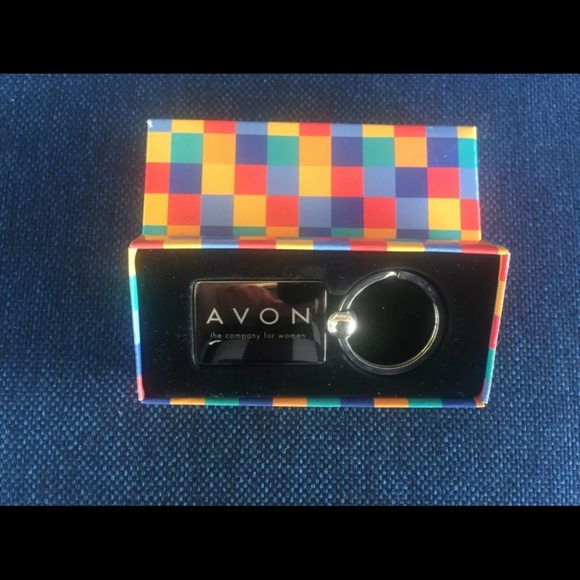 New In Gift Box Silvertone Avon Logo Key Ring
